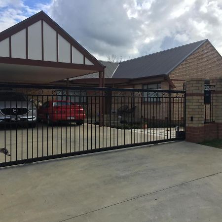 Modern, Private And Close To Town. Albury Extérieur photo
